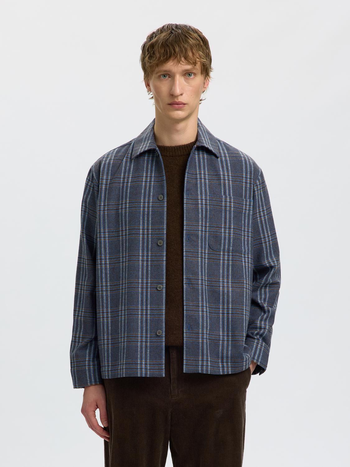 model_shot-front